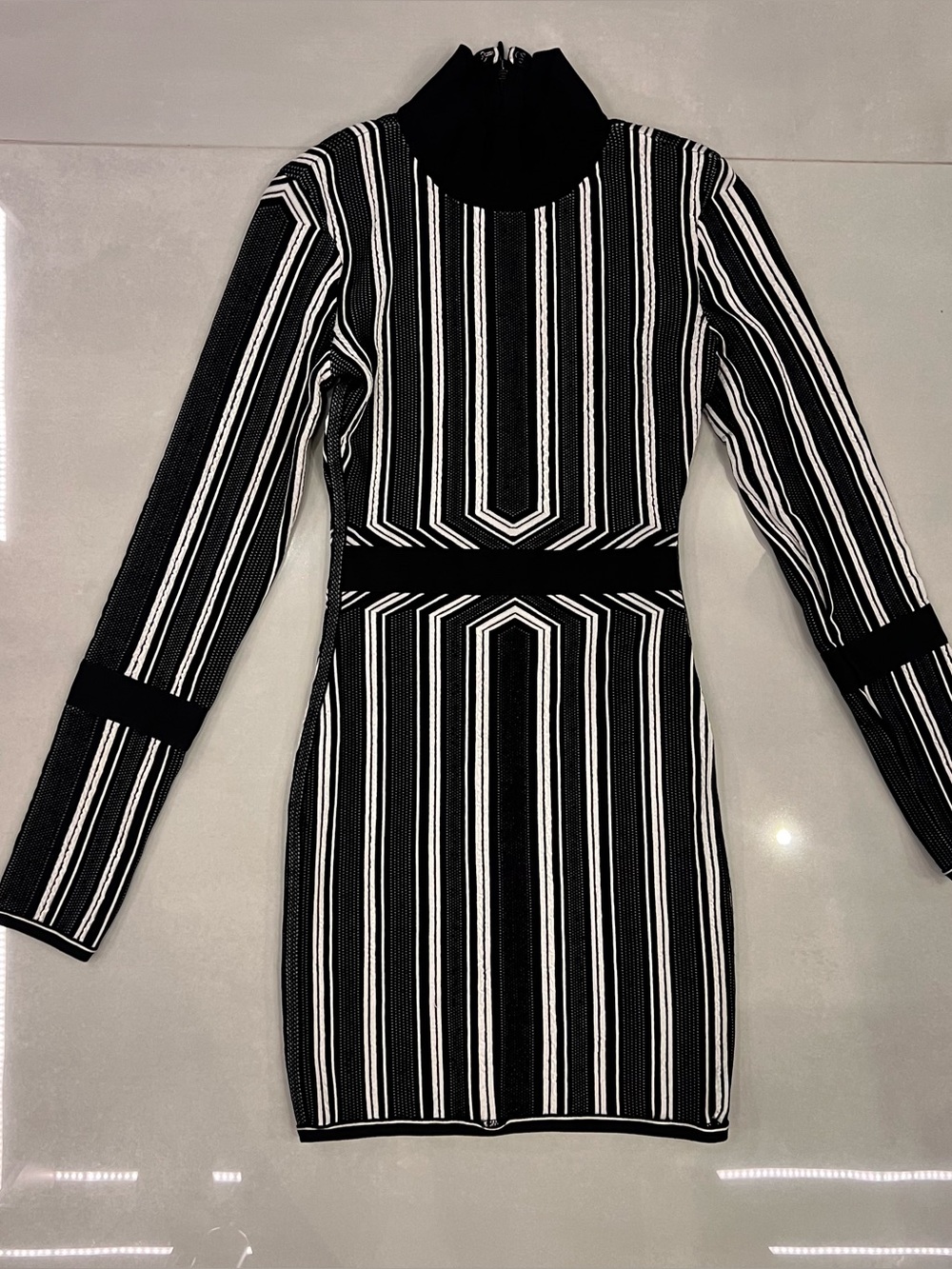 Herve Leger black and White Geometric Long Sleeve Dress - Picture 5 of 10